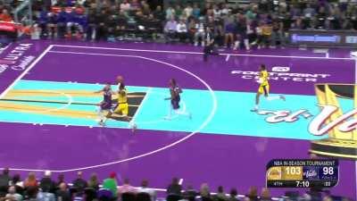 [Highlight] Rui Hachimura picks it and jams in transition; Lakers start the 4th on a 16-2 run