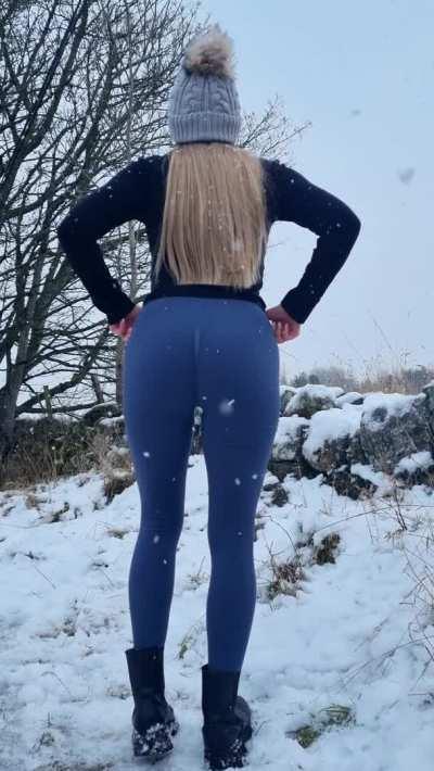 Let's fuck in park on the snow