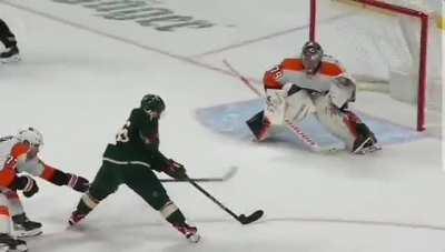 Zuccarello beats two Flyers and buries the OT winner