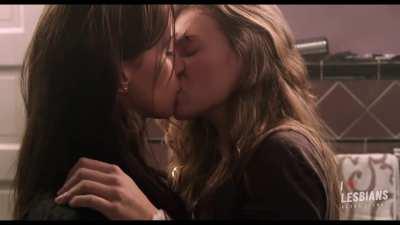 Retro Scenes: Katie Cassidy & Tracy Spiridakos - 