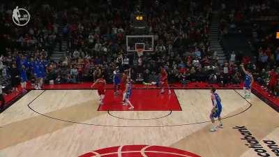 [Highlight] Another angle of Giannis drawing the ENTIRE Raptors lineup as he kicks out the behind the back pass while falling to win the game