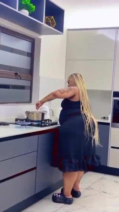 Big mami Segos cooking 🤤