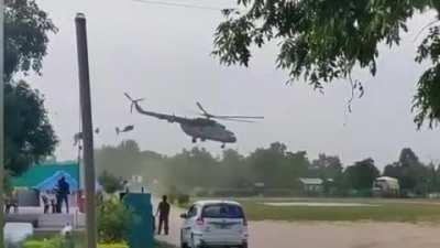 Tarpaulin catches MI-17s rotors during landing.