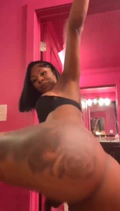 Shay would turn any nigga bi😮‍💨❤️