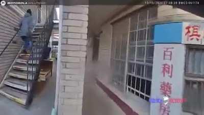 To ditch a gun (warning: graphic content)