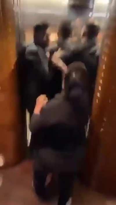 Scuffle between few boys and bouncers at a club in Mumbai,India