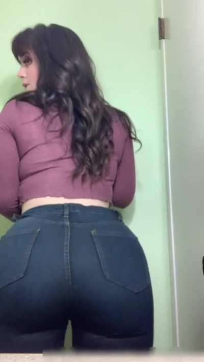 Damn, Amazing Body 😰 Grab Her latest Pack Album In Comments