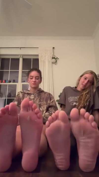 Double crush from Instagram college girls sample.