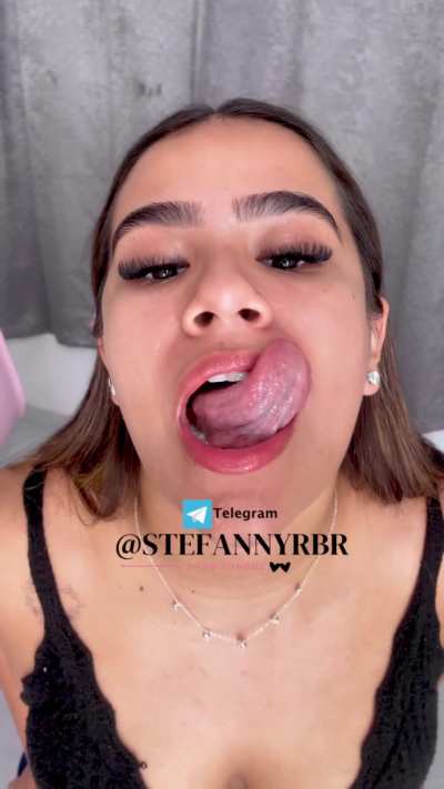 SHOWING MY LONG TONGUE ON KNEES FOR YOU❤️‍🔥