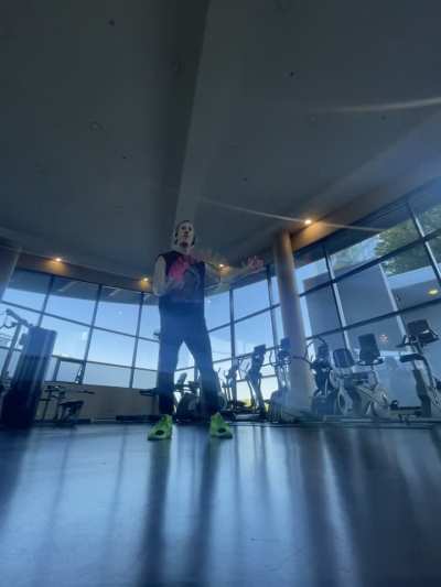 Butterfly spin back catch