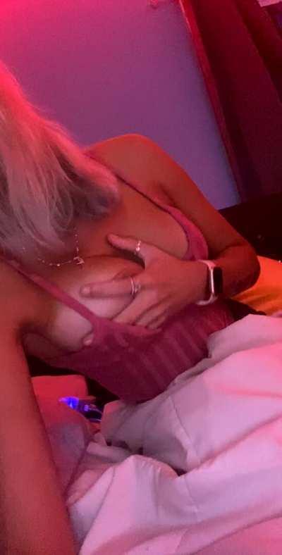 So horny rn..up to sexting telegram me @sansa66x or sanpchat👻👻 francys_spanish