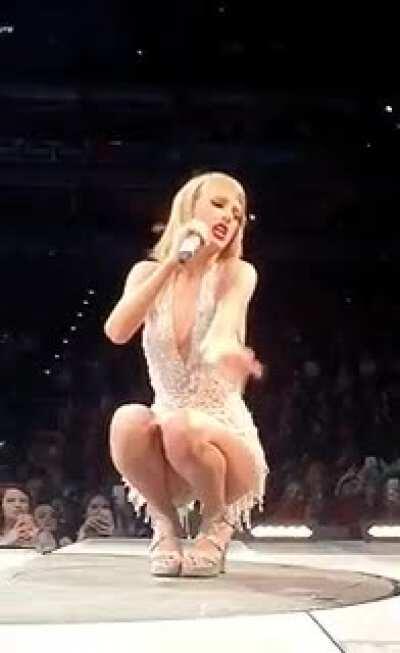 Love her legs in those heels 😍