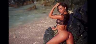 The Alexis video is in progress, so we’ll see how it goes. This is one of my favorite clips of her 😍 so hooooot