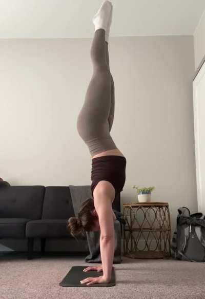 straight hold practice on my Lifeforme handstand mat!