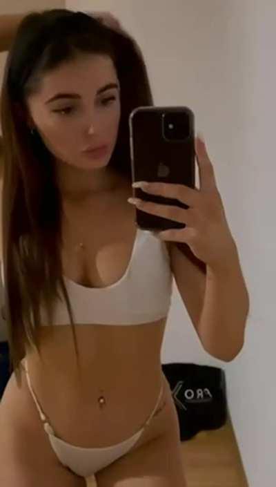 I've always been embarrassed about how small my ass is, can somebody can help to love myself? (OC) (F)