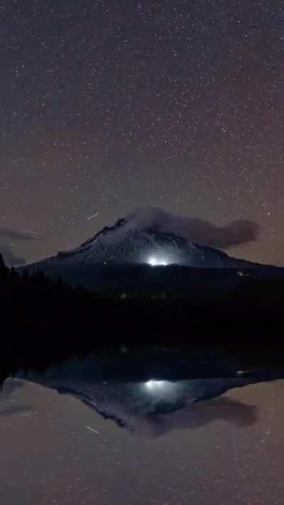I was stood up for my date with the Aurora at Mt Hood but at least I got this timelapse!