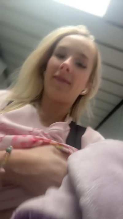 I do this before I board every flight for good luck 🤞🏻