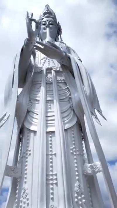 The chua linh an da lat Statue