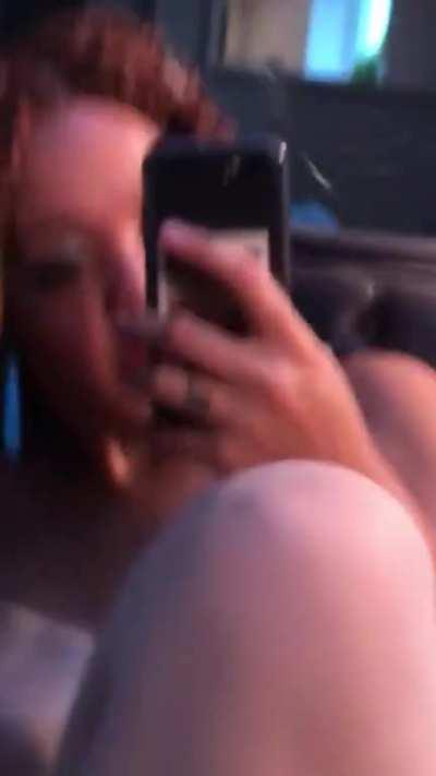 She know how to use that phone 🤫