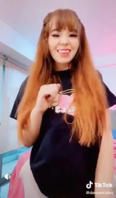 Ufff 🍈🍈🔥 DanyanCat que tetotas 🥵🤤