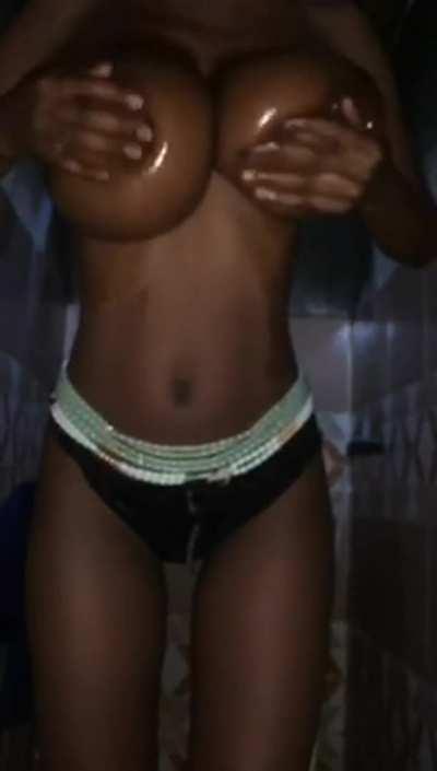 Slim stacked African queen