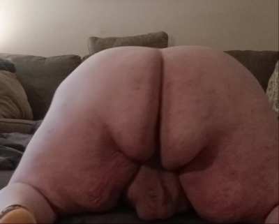 Need a camera operator so I can make an ass shaking video at least once a day 🪇 🍑😂