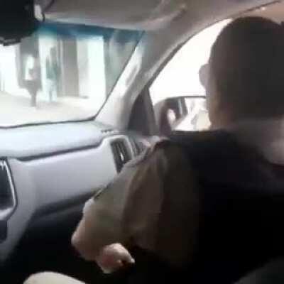 Os puliçia da minha quebrada vai cola no baile assim