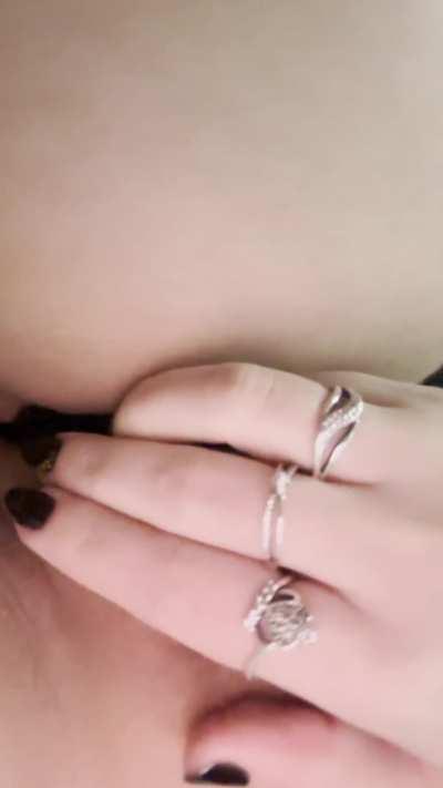 Baby, Latinas are the hottest women! Hereâs one that wants to please you.