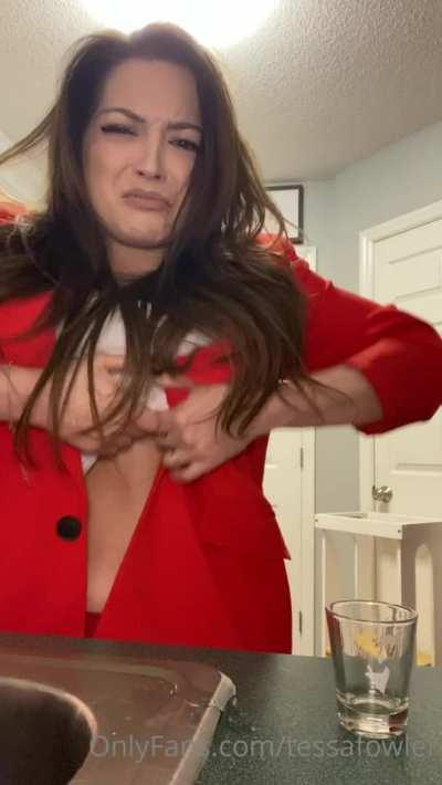 Tessa Fowler drank and tits drop