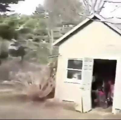 I feel like this should be in a flex tape commercial