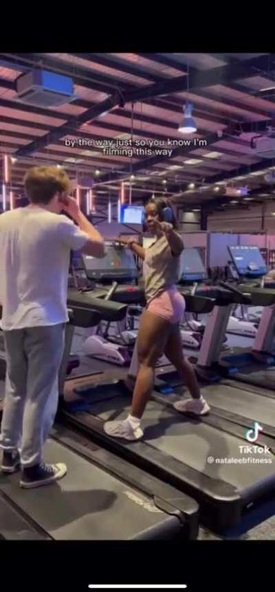 Finally someone acting the opposite 🙌