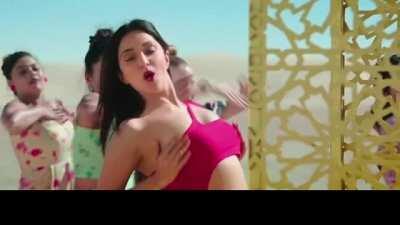 Kiara Advani all hot scenes in Laxmii Bomb. Ass, Panty and much more!!! Hilao ssaali pe