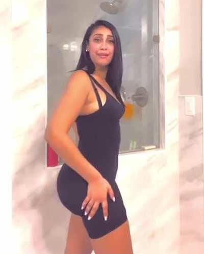 Queen showing curves