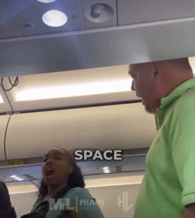 Man harasses woman on spirit flight ✈️ 