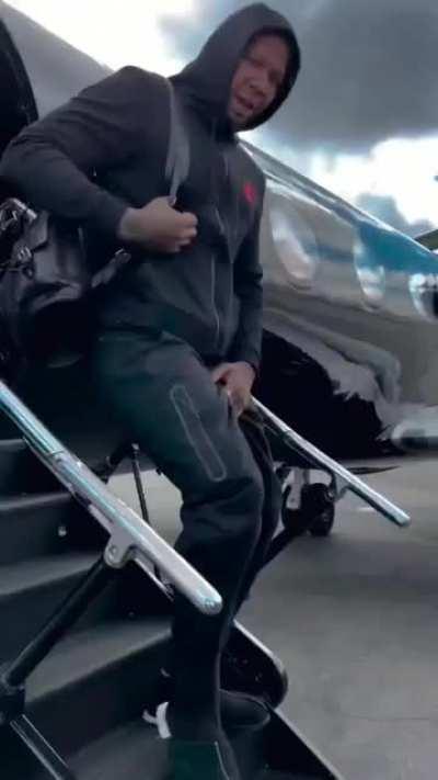 Moneybagg Yo (Bread Gang/Memphis) sneak dissing G Herbo (NLMB) on his new single. 