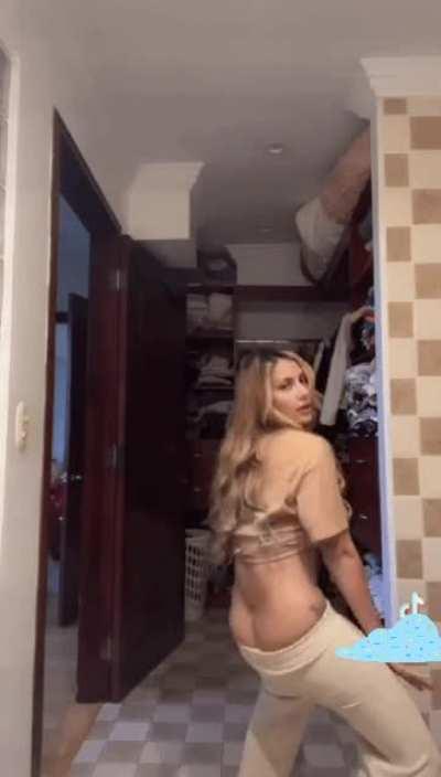 Felling Hot 🔥 AF!!