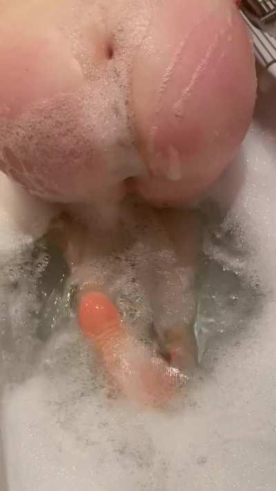 [gif] taking a bath alone is boring... join me