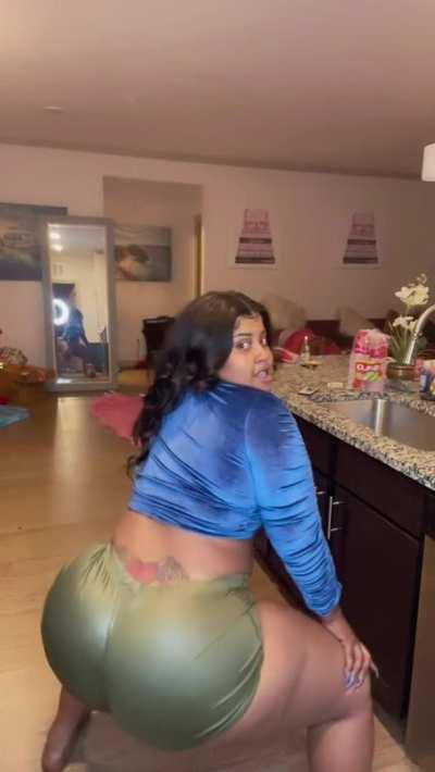 Should be illegal for her to wear shorts