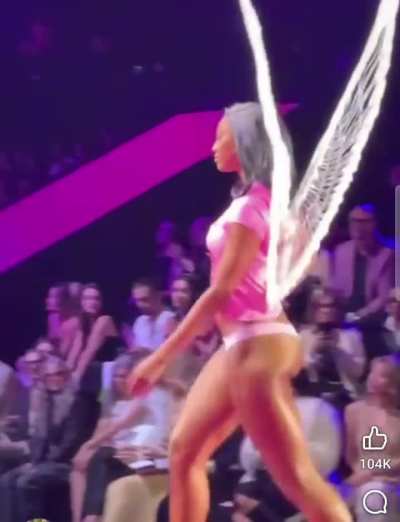 Angel got the whole cake out!