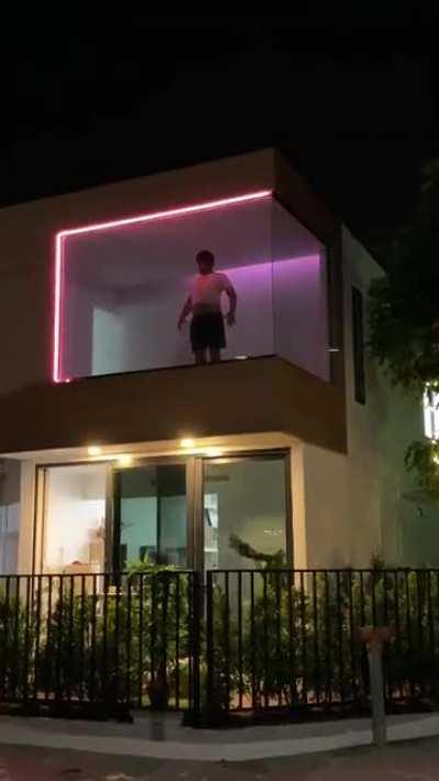 Dude's blasting budots in a dedicated rave room