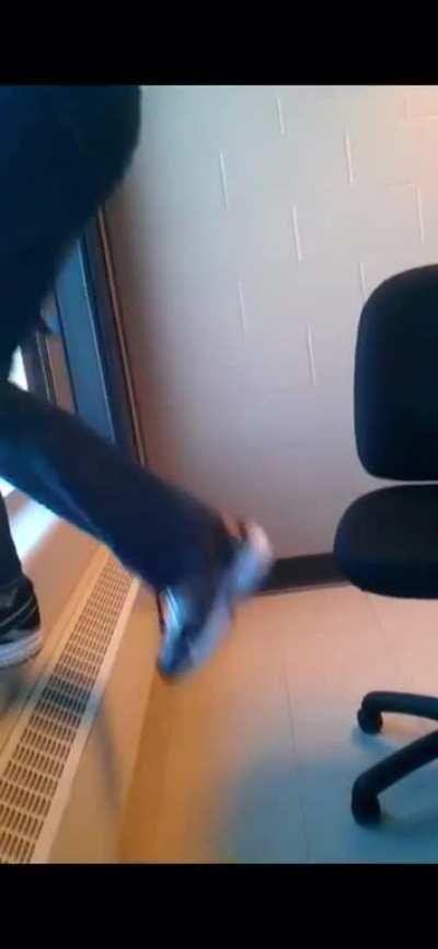 Не лучший день для кресла