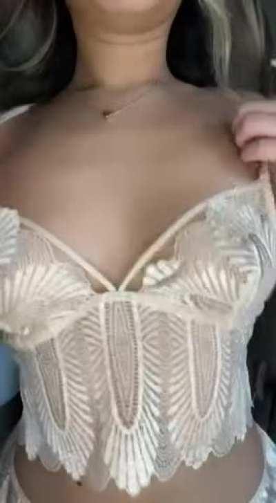 The things I'd do to bounce on your dick rn...