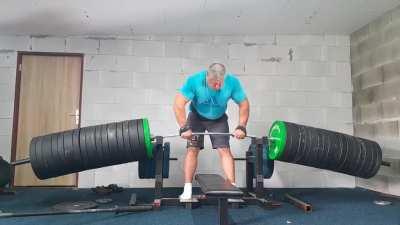 Old Man Lifted 1697 lbs Off The Rack