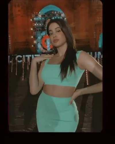 Janhvi Kapoor knows how Attract Men 💦💦