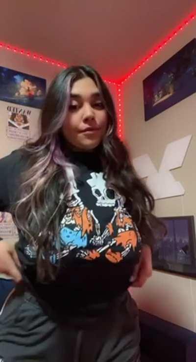 Would you accept a late night nude from me?💦