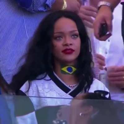 Rihanna??? 😳👉👈