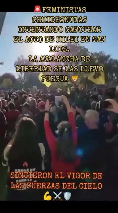 Al grito de libertad, libertad..!  Fletearon a un grupo de feministas en San Luis. 