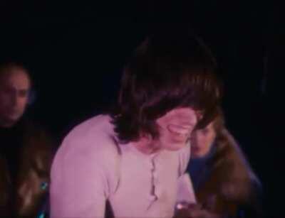 OMGGG 😭😭😭 Rog jacking off live on stage