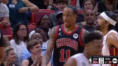 [Highlight] DeRozan hits three and-1s to help push the Bulls lead