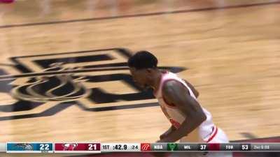 [Highlight] 42-year old Haslem throws down an alley-oop and has 13 points in the 1st